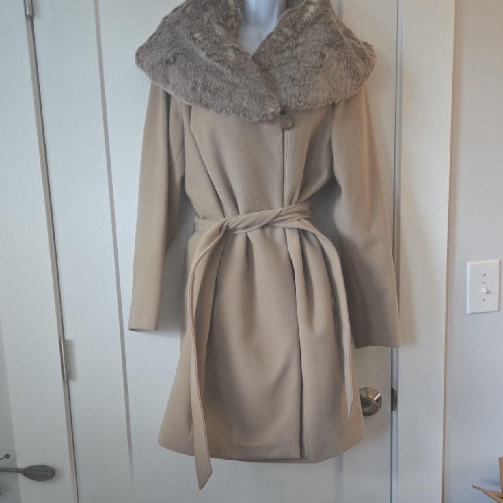 Elegant Tan Coat with Faux Fur Collar Brand New